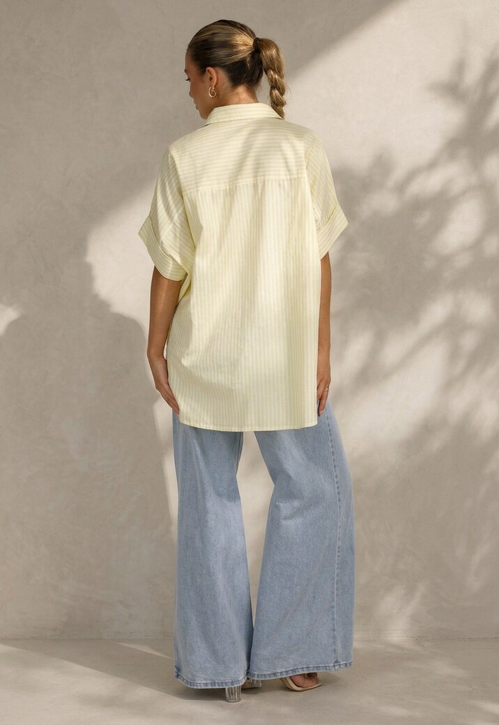 Lichtgele Gestreepte Oversized Blouse met Kraag en Korte Mouwen