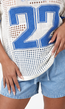 Witte Gebreide Football Top met Blauwe Strepen en Nummer Print