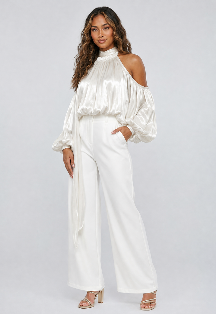 Gebroken Witte Satijnen Cold Shoulder Top met Sjaalkraag