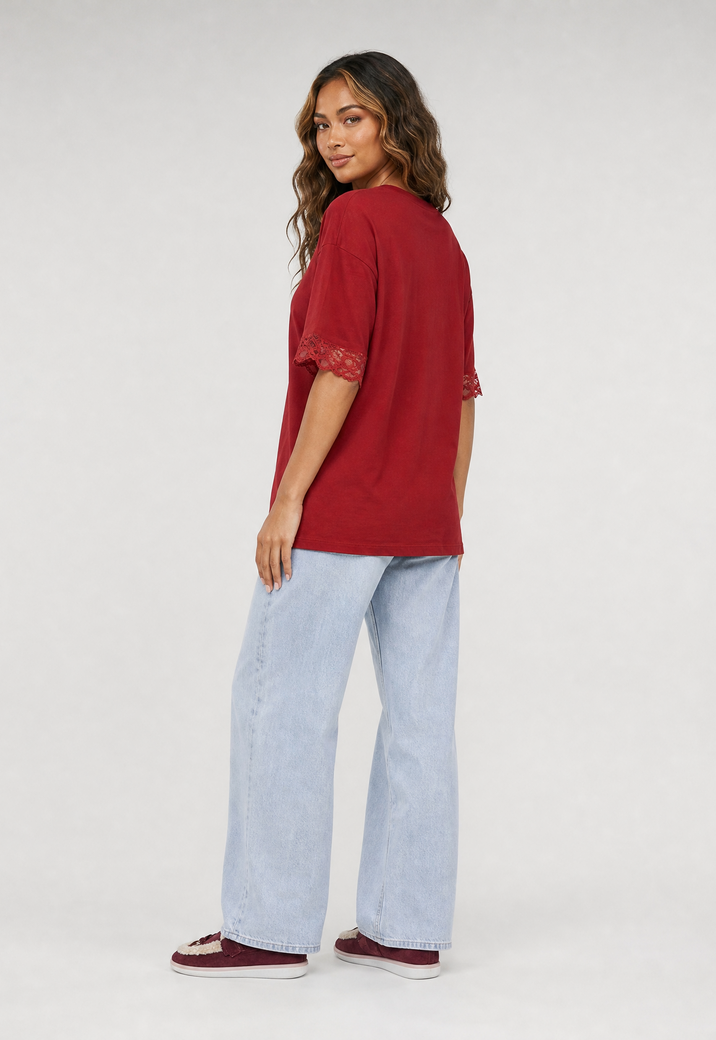 Rood Oversized T-Shirt met Kantmouwen en Borduring