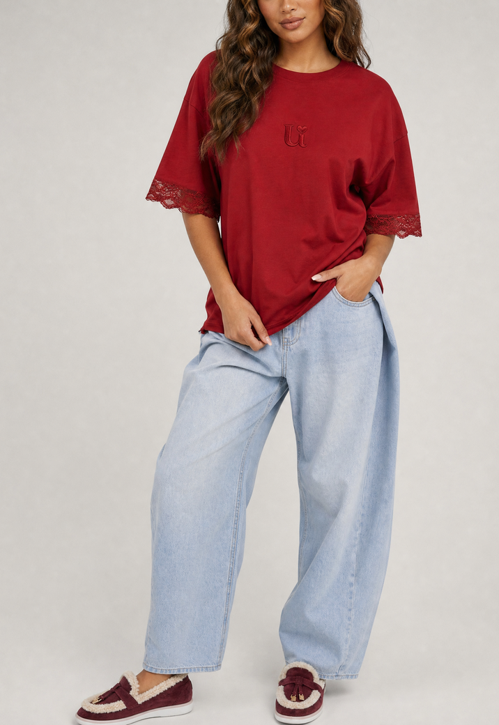 Rood Oversized T-Shirt met Kantmouwen en Borduring
