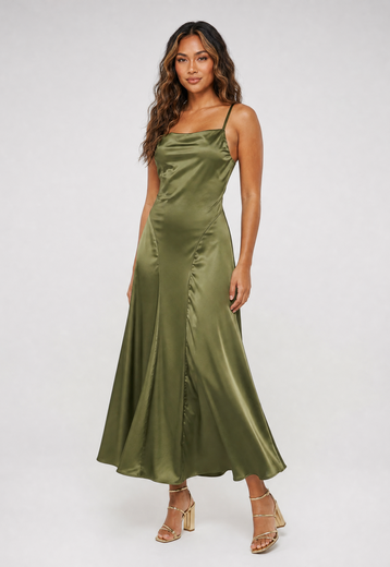 Groene Satijnen Maxi Jurk met Open Rug