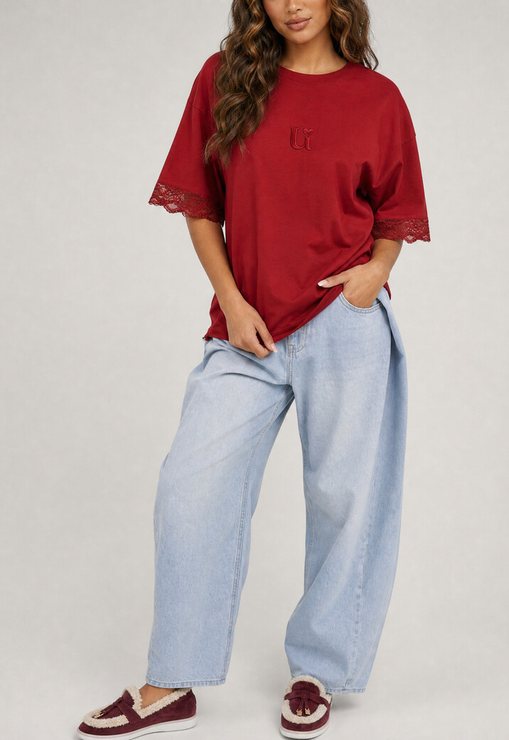 Rood Oversized T-Shirt met Kantmouwen en Borduring