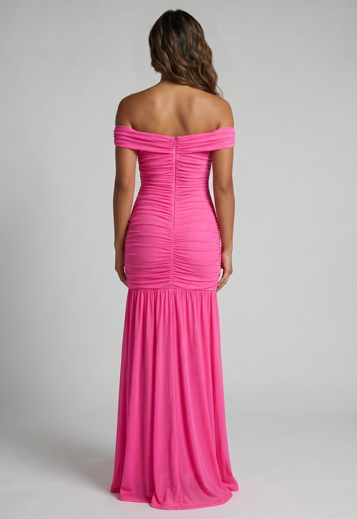 Roze Off Shoulder Maxi Jurk met Geplooide Mesh en Split