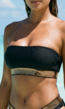 Zwart met Gouden Bandeau Bikinitop met Fishnet Effect en Pads