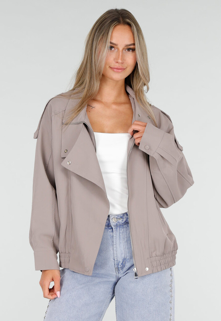 Taupe Bikerjack met Opstaande Kraag en Ritssluiting