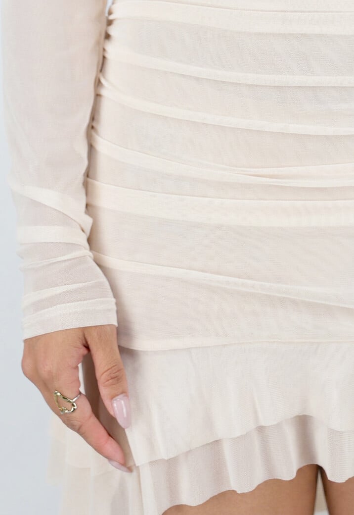 Beige Off Shoulder Mesh Jurk met Asymmetrische Zoom