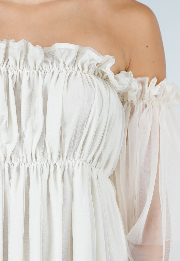 Beige Off Shoulder Jurk met Tule Mouwen en Volantkraag