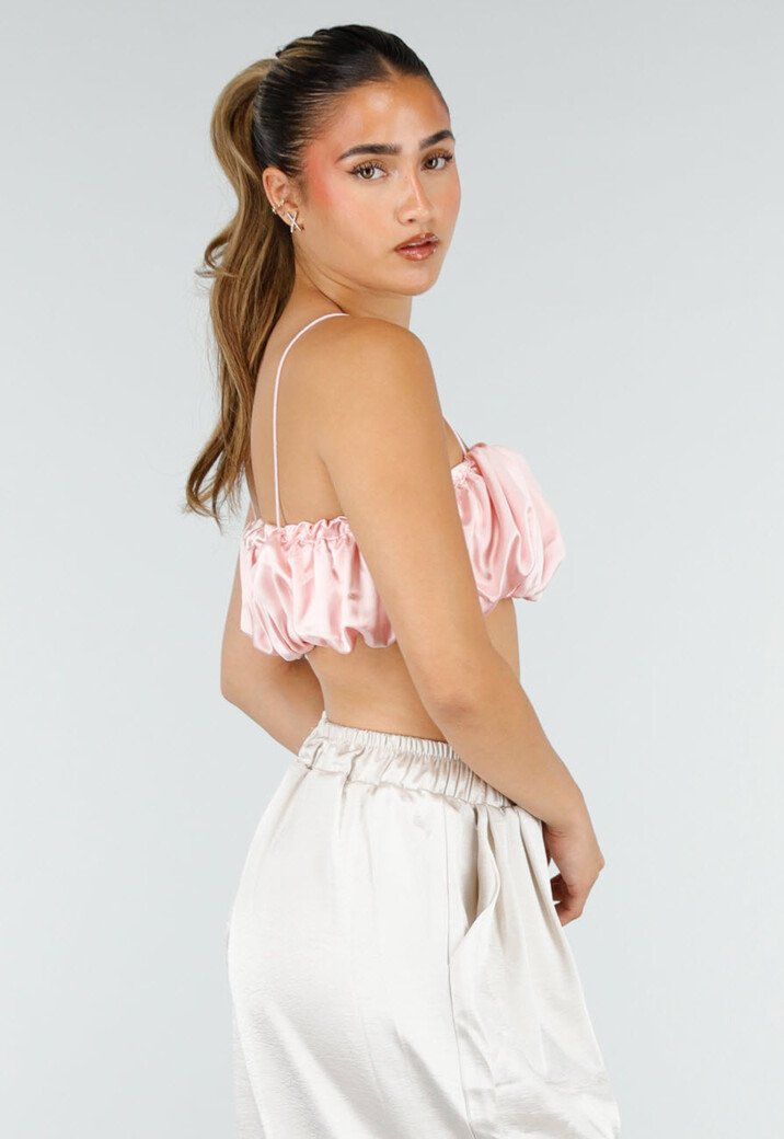 Roze Satijnen Cropped Top met Spaghettibandjes en Geplooid Detail