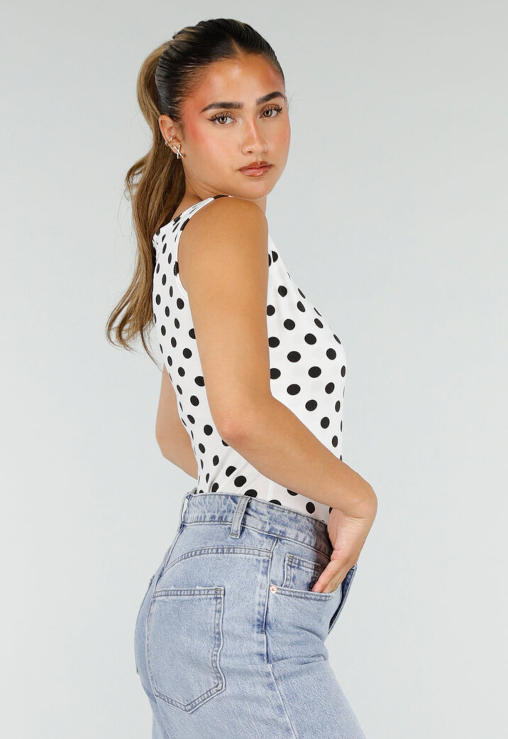 Witte Body met Zwarte Stippen en Vierkante Hals