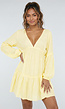 Butter Yellow Mousseline Mini Jurk met V-Hals en Volantzoom