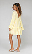 Butter Yellow Mousseline Mini Jurk met V-Hals en Volantzoom