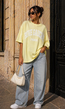 Lichtgeel Oversized T-Shirt met Witte Tekstprint