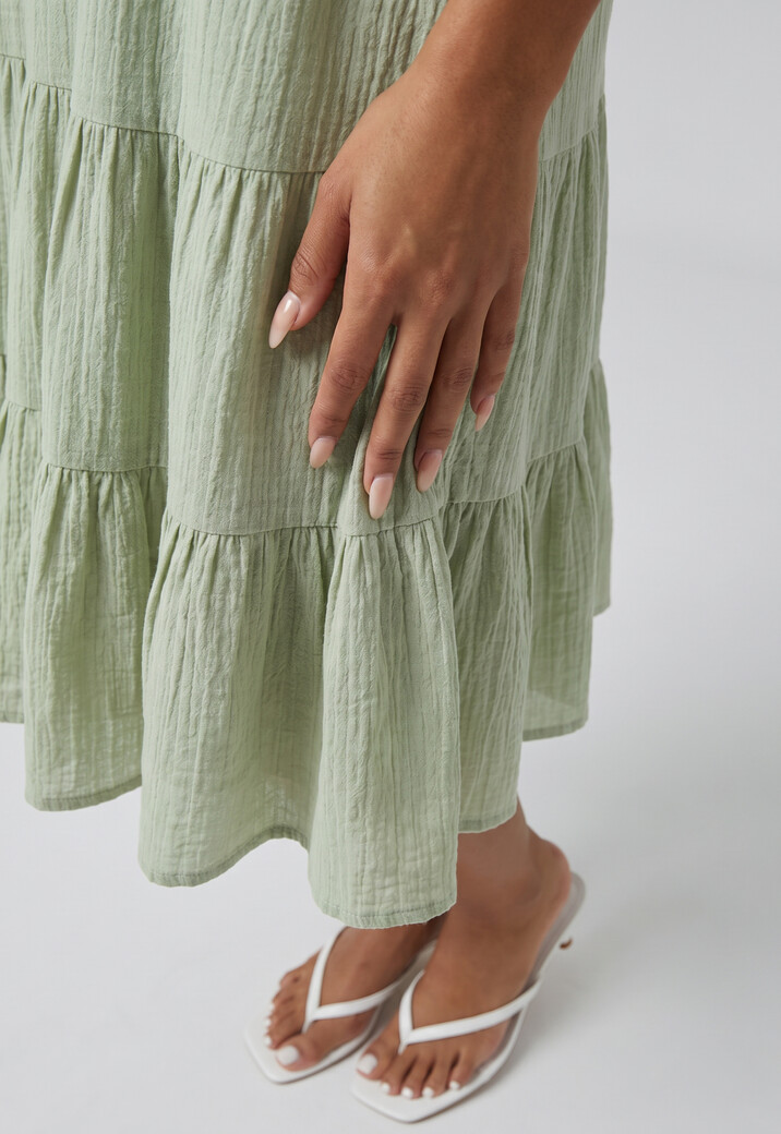 Groene Mousseline Midi Jurk met Open Rug en Volants