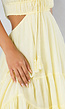Gele Mousseline Midi Jurk met Open Rug en Volants