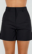 Zwarte Mouwloze Blazer en Tailored Short Set met Riem