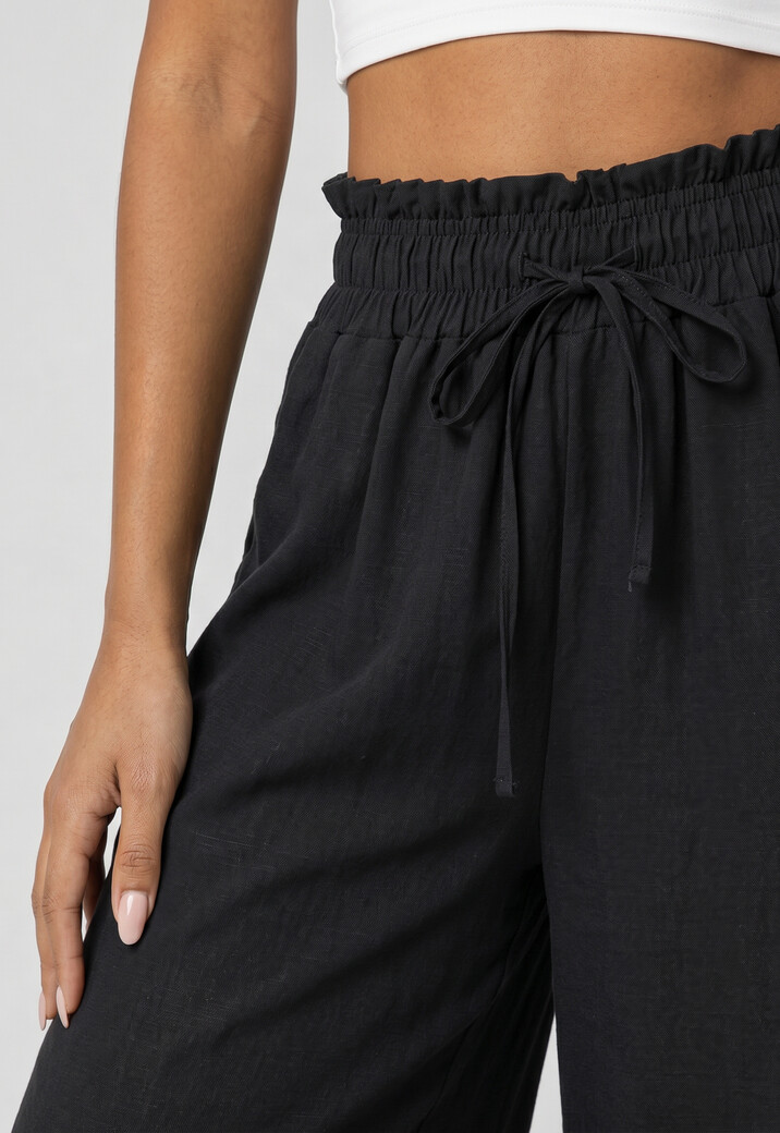 Zwarte Wide Leg Broek met Smock Taille en Strikkoord