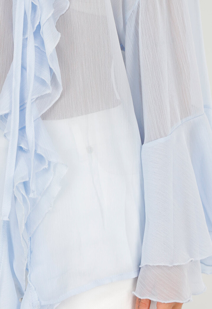 Lichtblauwe Chiffon Blouse met Ruches en Knoopsluiting