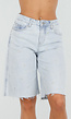 Lichtblauwe Denim Bermuda Short met Bloemenborduursel en Rechte Pijpen