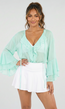 Mintgroene Chiffon Blouse met Ruches en Knoopsluiting