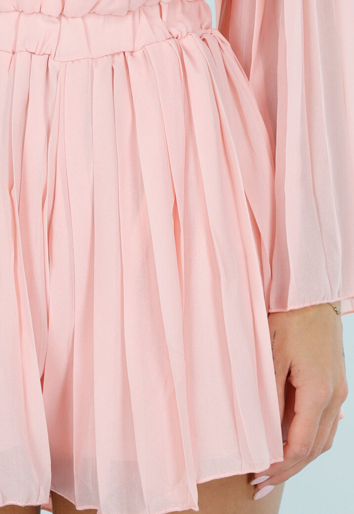 Zalmroze Plissé Playsuit met Overslag en Wijde Mouwen