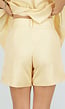 Gele Mouwloze Blazer Set met Ceintuur en Shorts