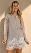 Beige Gestreepte Blouse en Short Set met Kant