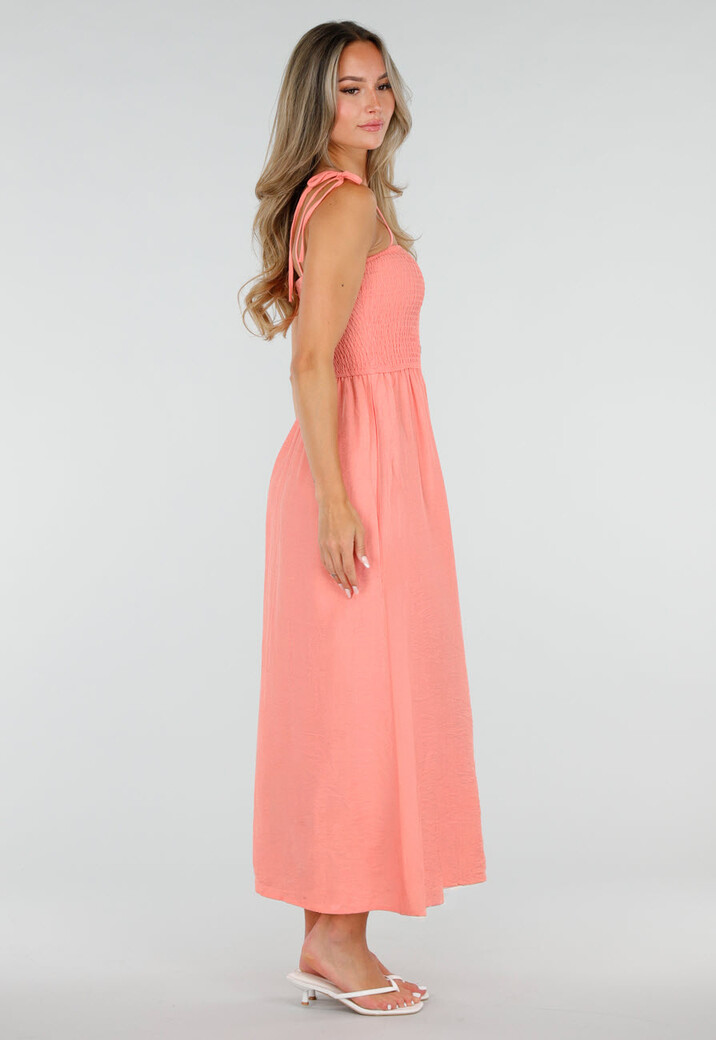 Zalmroze Maxi Jurk met Smock Bodice, Strikbandjes en Knoopsluiting