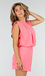 Roze Mouwloze Playsuit met Overslagrok en Schoudervulling