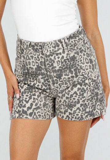 NEW220726 Beige Bruine Leopard Print Shorts