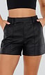NEW220726 Zwarte Lederlook Shorts