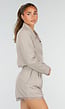 Grijze Blazer en Short Set met Kanten Afwerking