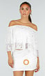 Witte Kanten Two Piece Set met Off Shoulder Top en Rok
