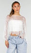 Witte Kanten Crop Top met Wijde Mouwen en Bloemenpatroon