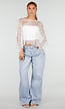 Witte Kanten Crop Top met Wijde Mouwen en Bloemenpatroon