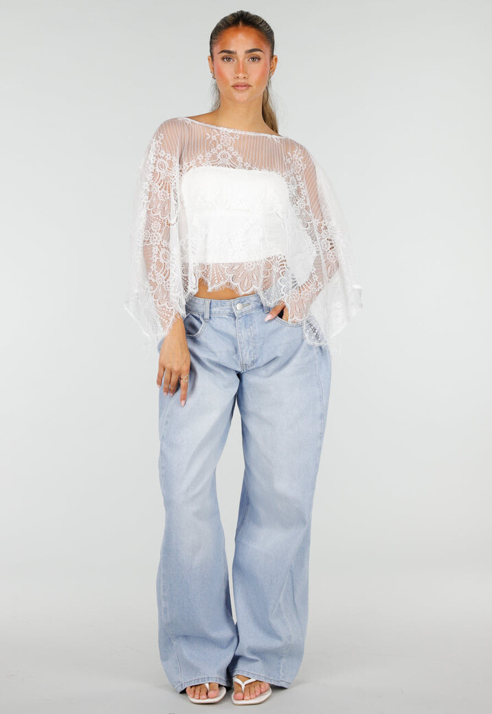 Witte Kanten Crop Top met Wijde Mouwen en Bloemenpatroon