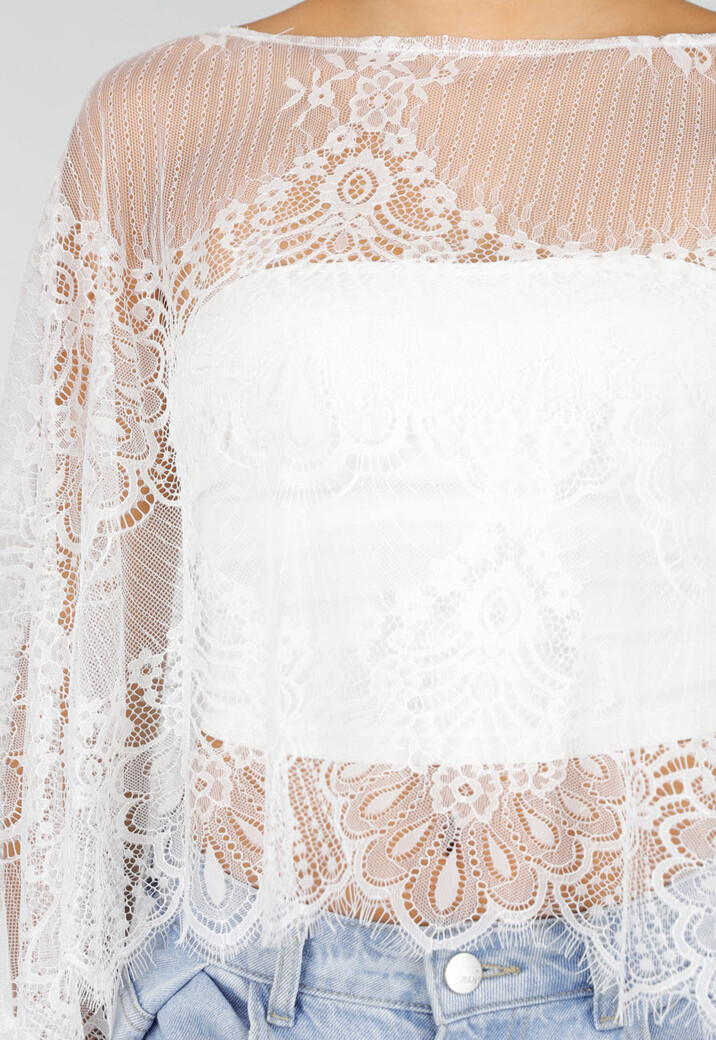 Witte Kanten Crop Top met Wijde Mouwen en Bloemenpatroon