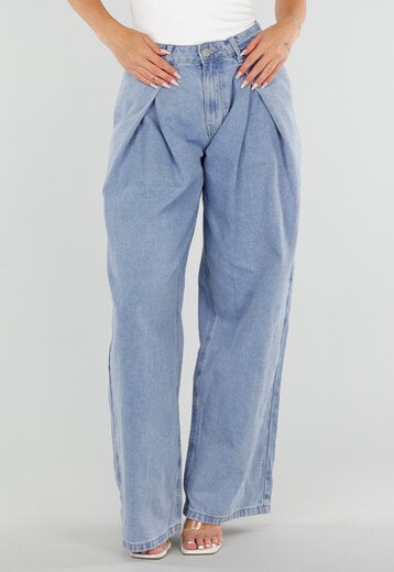 NEW290726 Lichtblauwe Wide Leg Jeans met Plooidetail