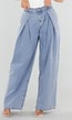 Lichtblauwe Wide Leg Jeans met Plooidetail en Hoge Taille
