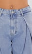Lichtblauwe Wide Leg Jeans met Plooidetail en Hoge Taille