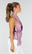 Lila Halter Wikkel Top met Open Rug en Asymmetrische Zoom