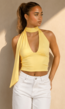NEW290726 Gele Halter Crop Top met Open Rug