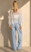 Witte Kanten Crop Top met Wijde Mouwen en Bloemenpatroon