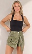 Zwarte Sporttop met Vierkante Hals en Strikdetail