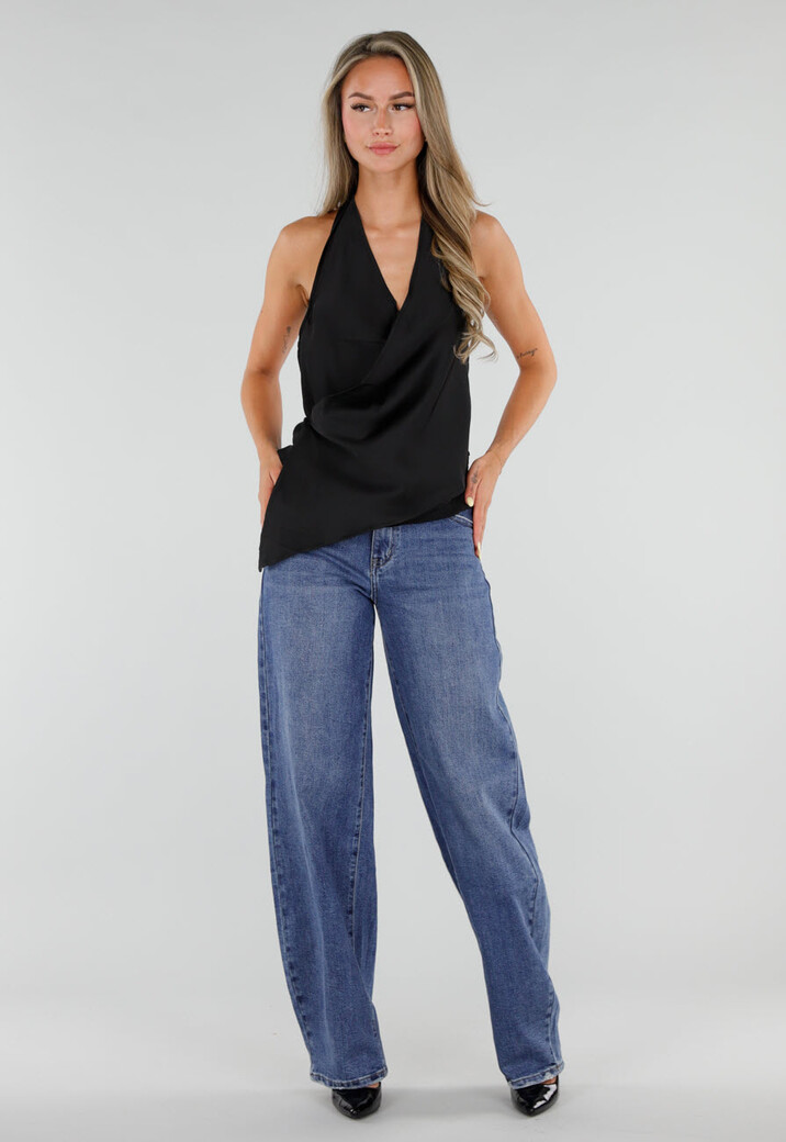 Zwarte Satijnen Halter Top met Overslag en Asymmetrische Zoom