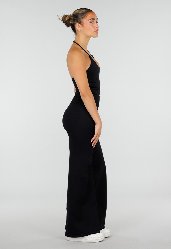 Zwarte Sportset met Halter Top, Flared Legging en Uitneembare Pads