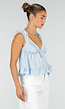 Lichtblauwe Blouse met Kant, Ruches en Knoopsluiting