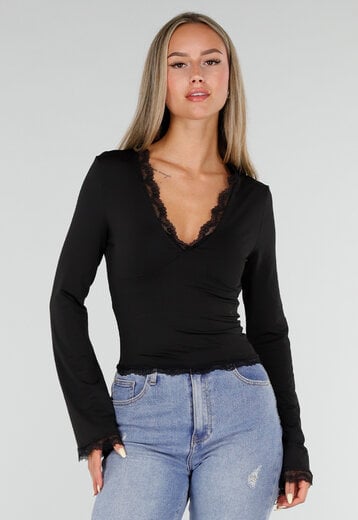 NEW120826 Zwarte Top met Kanten V-Hals