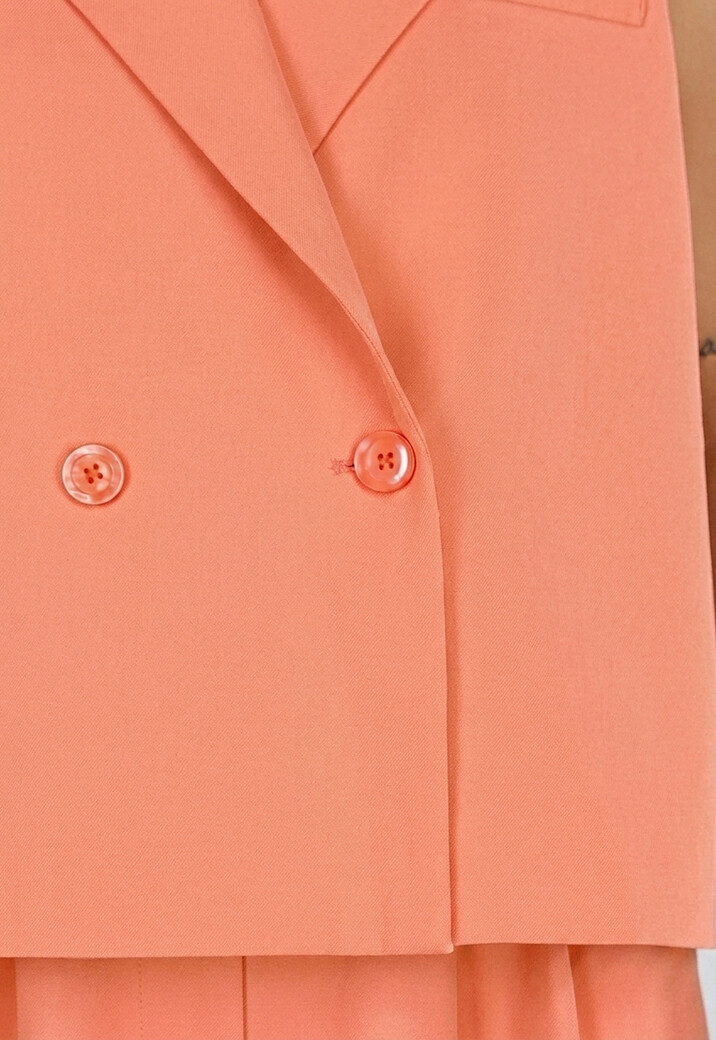 Koraalkleurig Mouwloos Gilet met Double Breasted Knoopsluiting