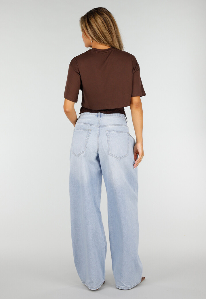Bruine Crop Top met Kanten Taille en Korte Mouwen